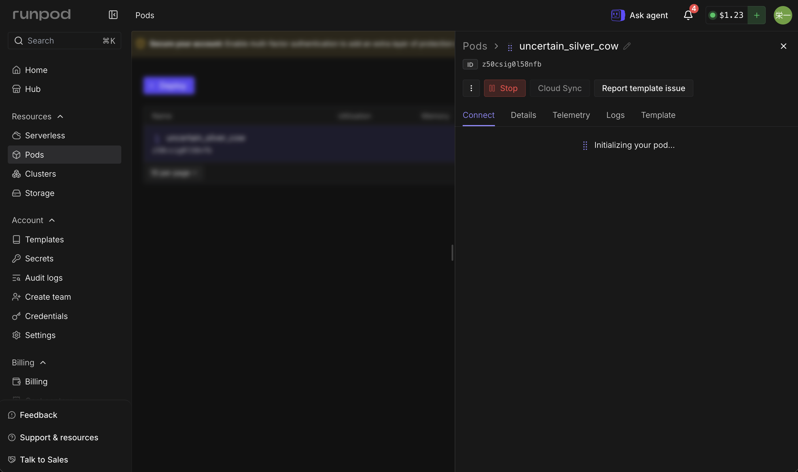 Runpod の Pods 画面。作ったばかりの Pod の Connect タブに「Initializing your pod…」と出ている