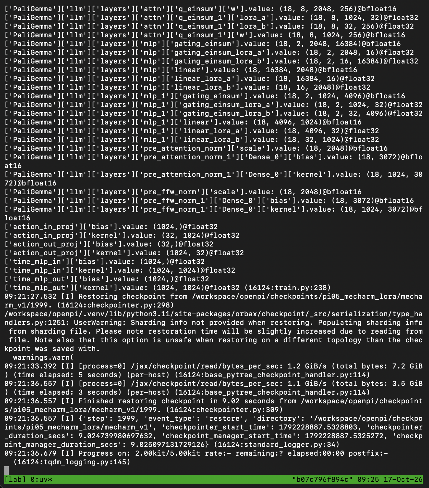 Pod の tmux の画面。Restoring checkpoint from …/mecharm_v1/1999、step 1999 の restore、Progress on: 2.00kit/5.00kit の行が出ている