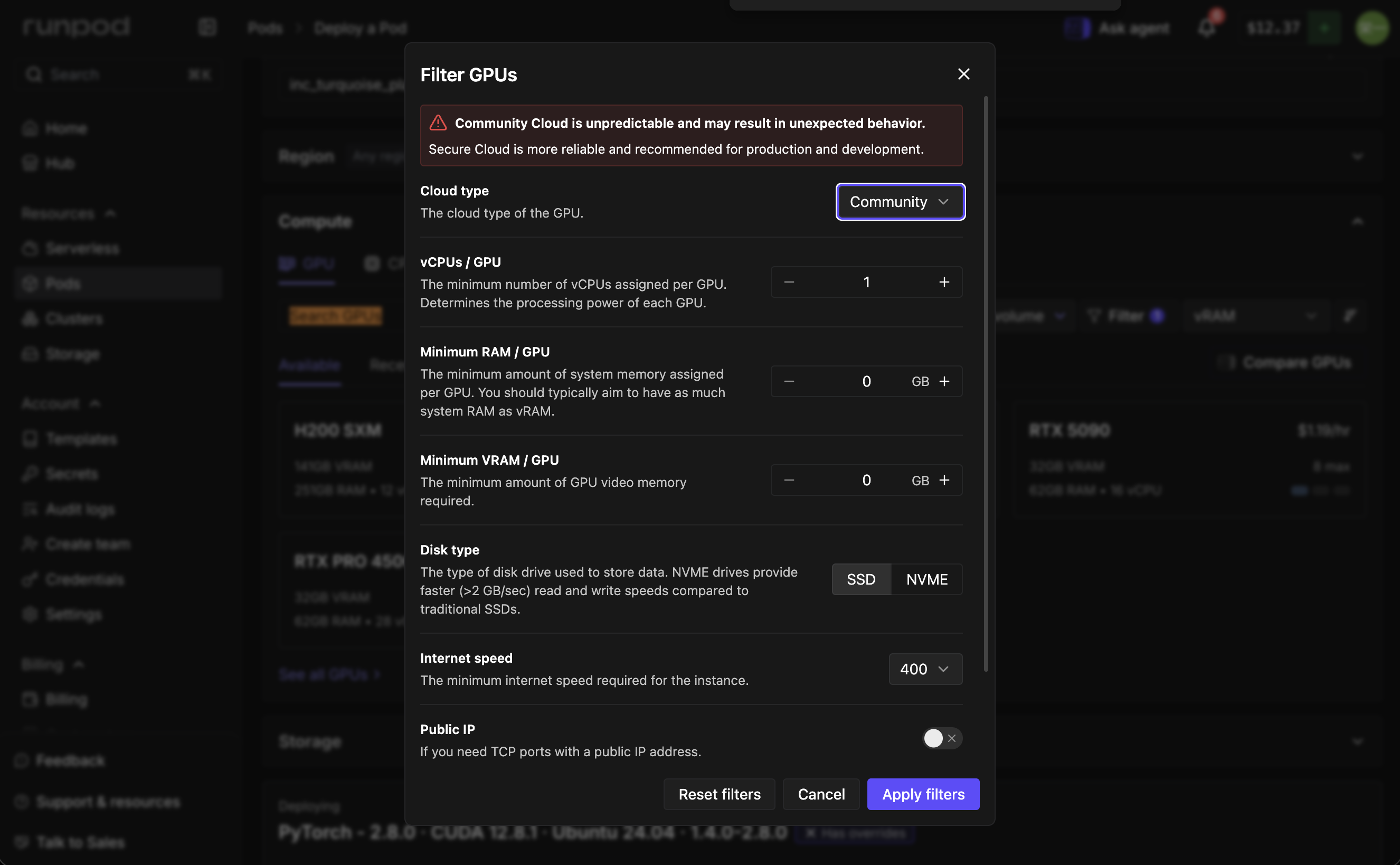 Filter GPUs の画面。Cloud type を Community にすると、Community Cloud は予測できない動きをすることがあるという注意と、Public IP のスイッチが出る